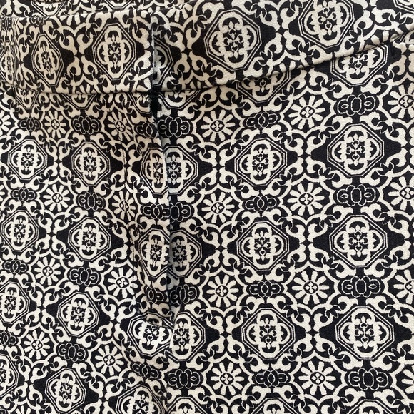 Chico's Black and White Cropped Pants - Picture 3 of 7